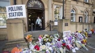 Tisíce ľudí si uctili pamiatku zavraždenej britskej poslankyne