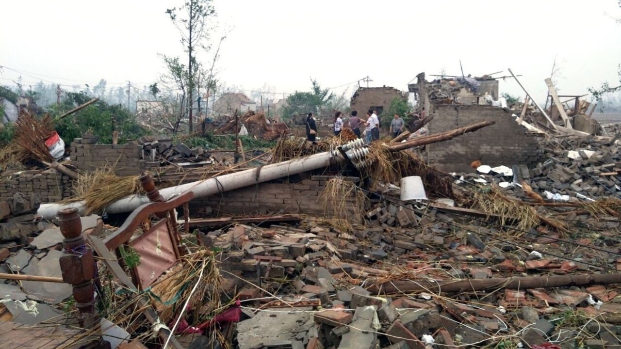 Tornádo zdevastovalo čínsku provinciu, zabilo desiatky ľudí