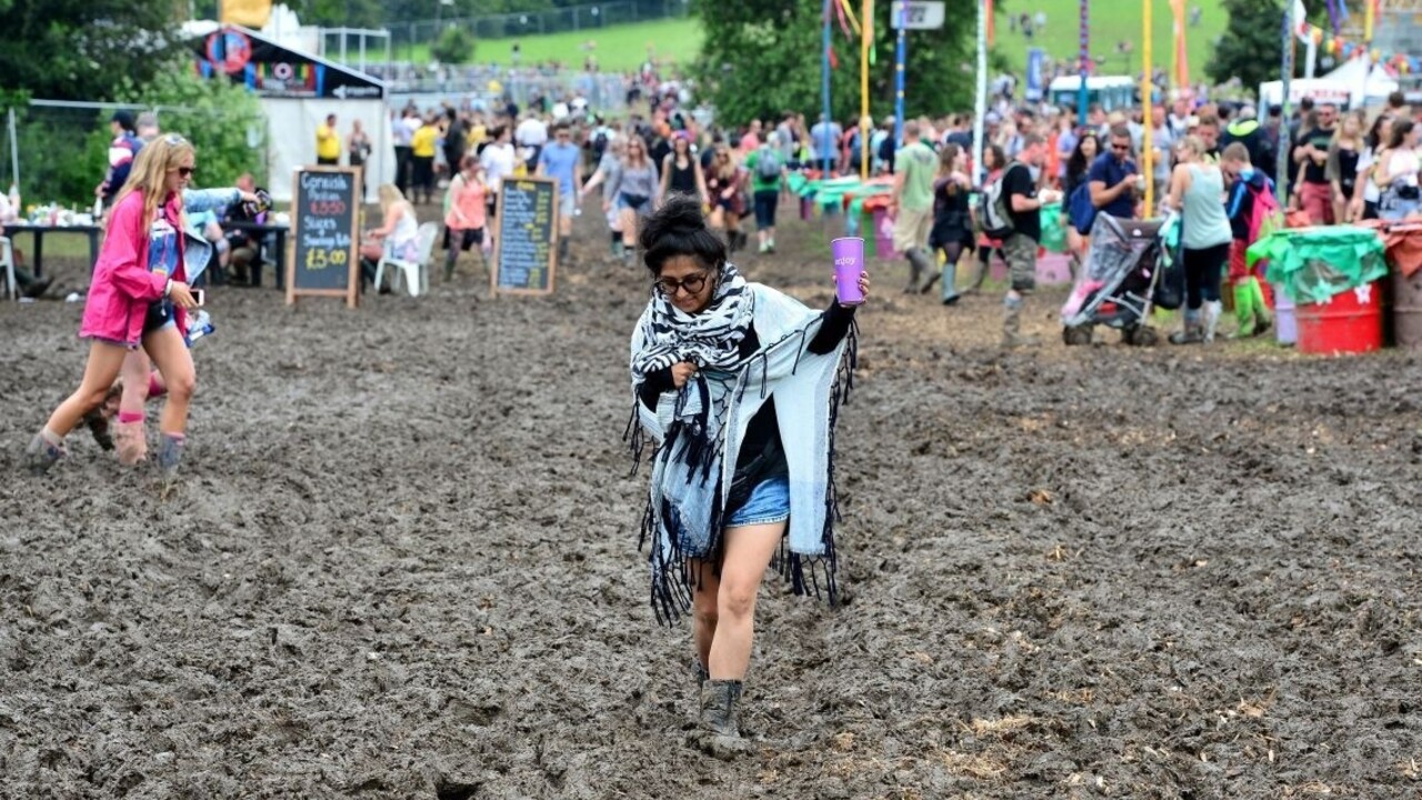 Fotogaléria: Návštevníkov kultového festivalu neodradili ani prudké dažde