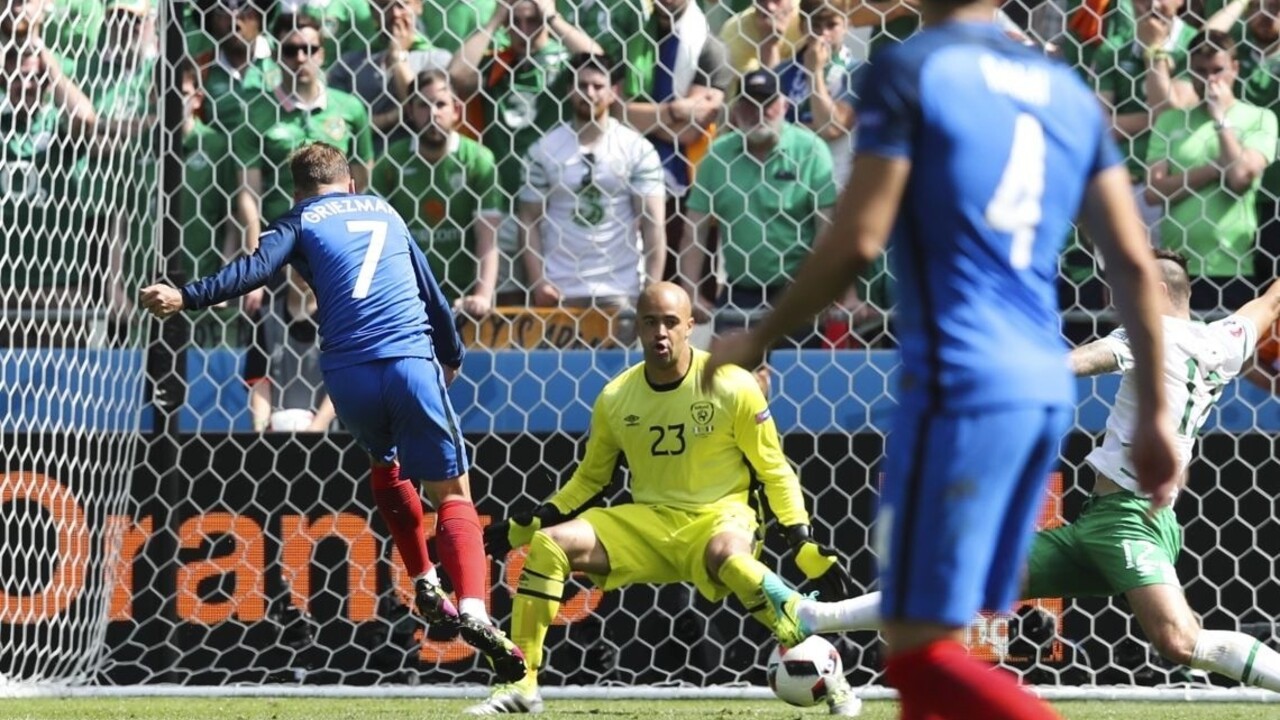 Francúzi zvládli obrat proti Írom, hrdinom zápasu Griezmann