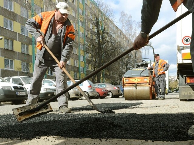 Dopravné obmedzenia v Pezinku potrvajú. Rátajte s nimi v týchto úsekoch