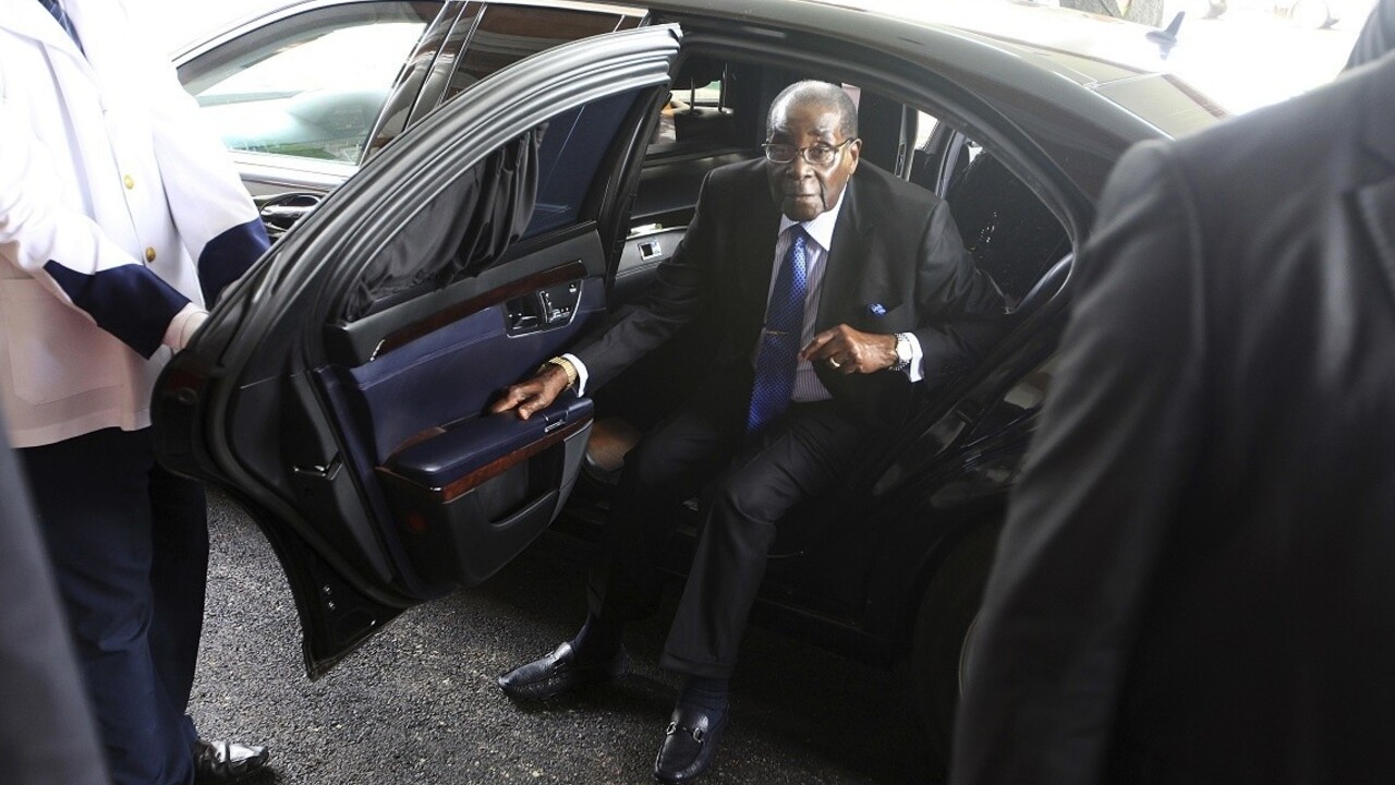 Vodič spanikáril a neuhol Mugabeho eskorte, čaká ho tvrdý trest