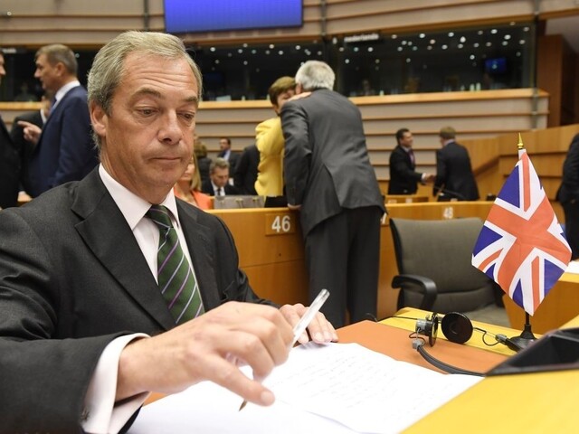 Euroskeptik Farage: Putin sa zachoval diplomaticky, na rozdiel od Obamu