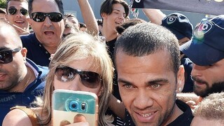 Dani Alves posilou Juventusu, podpísal dvojročný kontrakt