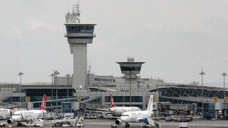 Letisko v Istanbule pomaly ožíva, atmosféra je však stále napätá