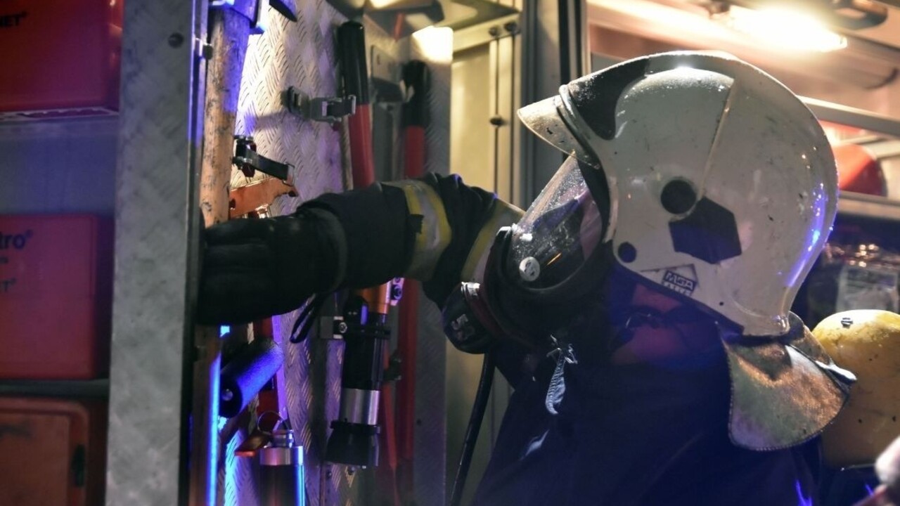 V Bratislave horel sklad, proti požiaru bojovalo viac ako 20 hasičov