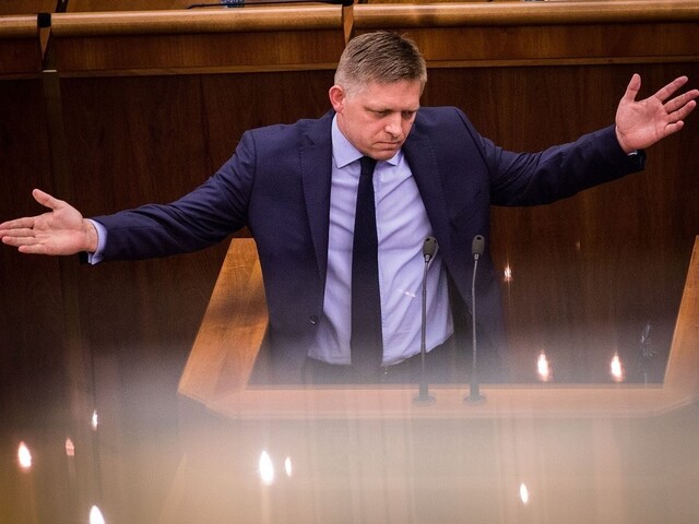 Fico nestiahol svojho ministra, v parlamente bude čeliť odvolávaniu