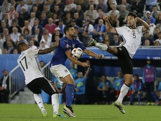 Napínavý súboj o semifinále medzi Nemeckom a Talianmi rozhodli až penalty
