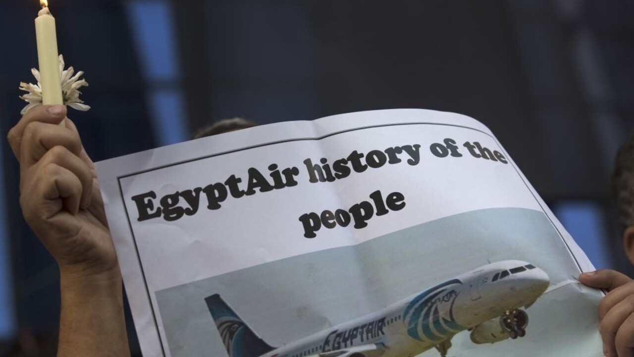 Loď vyzdvihla všetky ľudské pozostatky z miesta havárie EgyptAir