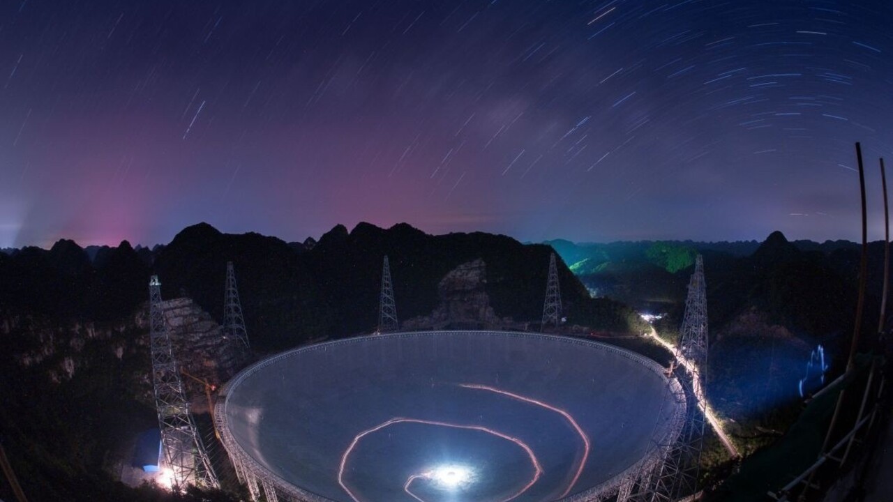 Číňania dokončili najväčší rádioteleskop na svete, chcú vypátrať mimozemšťanov