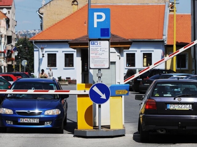 V Košiciach úradovali vandali, poškodili nové parkovacie automaty