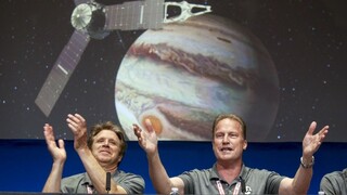 Juno zvládla riskantný manéver, dostala sa na obežnú dráhu Jupitera
