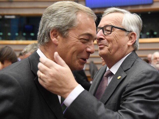 Juncker odsudzuje kroky Johnsona i Faragea, vraj nie sú patrioti