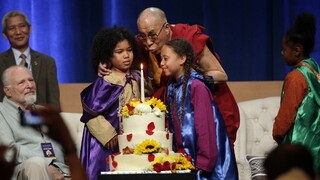 Milovaný i zatracovaný. Dalajláma oslávil 81. narodeniny