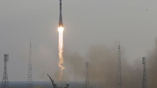 Trojica astronautov vyštartovala na ISS, cesta potrvá dva dni