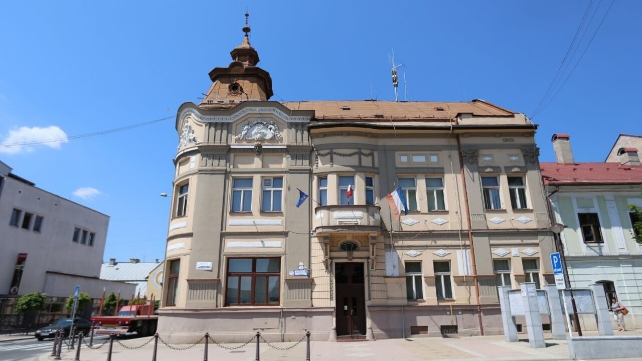 Brezno mestský úrad 1140 px (TASR/Branislav Račko)