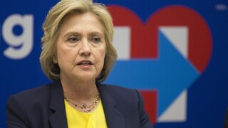 Americký rezort zahraničia si opäť posvieti na Clintonovú a jej e-maily