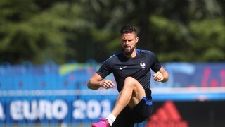 Ak Francúzi uspejú, Giroudovu bradu bude zdobiť francúzska trikolóra