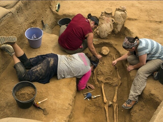 Objavili prvý cintorín biblických Filištíncov, národa obra Goliáša