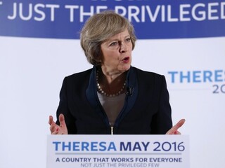 Britský premiér Cameron odstúpi v stredu, novou premiérkou bude Mayová