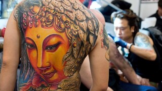 Turistu vykázali z mjanmarského mesta, nepáčilo sa im jeho tetovanie