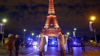 Eiffelova veža zostala zatvorená, dôvodom sú výtržnosti fanúšikov