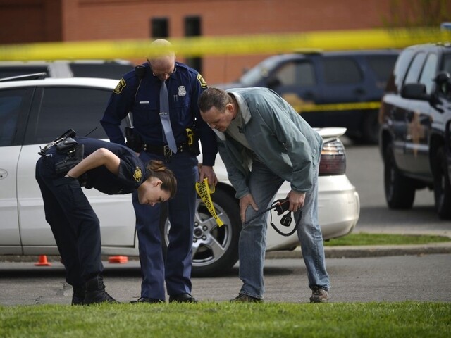 V USA strelec opäť zabíjal policajtov, útočil pred budovou súdu