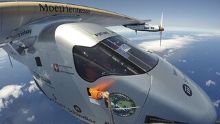 Solar Impulse 2 úspešne pristálo v Káhire, čaká ho posledná etapa