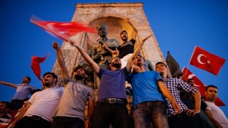 ONLINE: Armáda je naša a ja som hlavný veliteľ, odkázal Erdogan po potlačení puču