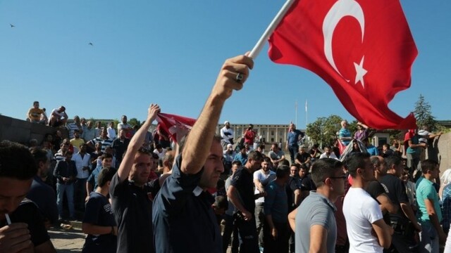 turecko-demonstranti_0a000002-4fb8-0d86.jpg