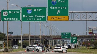 V USA zabil útočník troch policajtov, strieľal na nich puškou