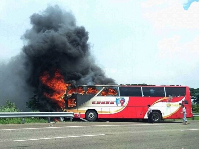 Na Taiwane pri havárii autobusu zahynuli všetci cestujúci a šofér