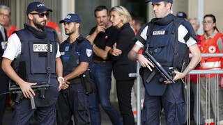 Vo Francúzsku útočil nožom muž z Maroka, zranil ženu a jej deti