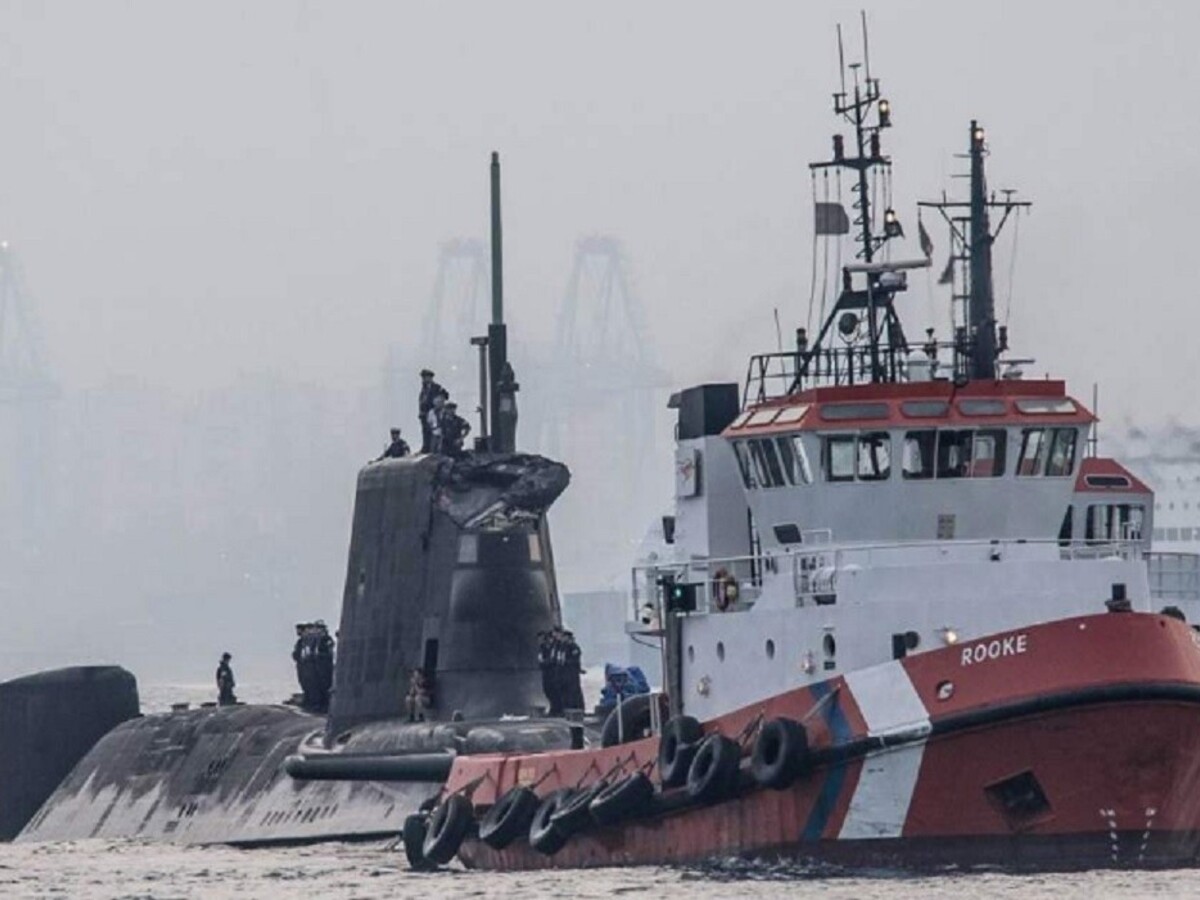 Pri Gibraltáre havarovala nukleárna ponorka, zrazila sa s loďou