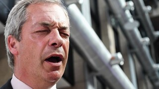 Farage plánuje turné po EÚ, Trumpovi poradí v kampani
