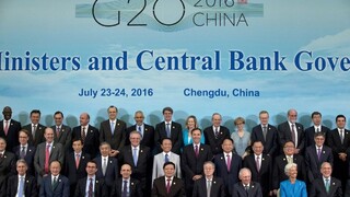 Lídri z G20 hovorili o dopadoch Brexitu, tlačia na skorý odchod Británie