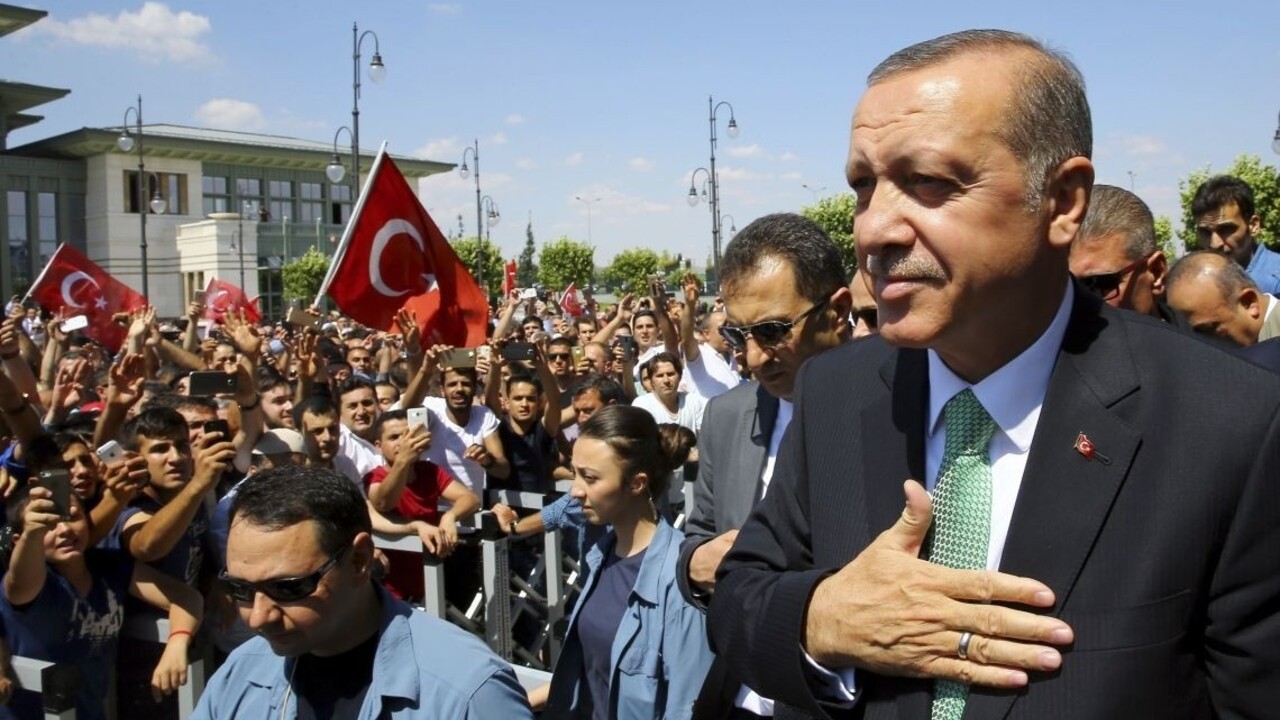 Turecko po puči zrušilo prezidentskú stráž. Zamestná nových učiteľov