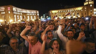 V Jerevane sa po prestrelke vzdali dvaja povstalci z policajnej stanice