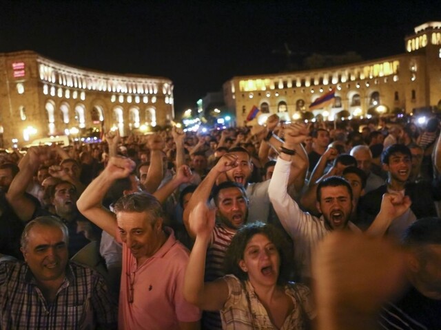 V Jerevane sa po prestrelke vzdali dvaja povstalci z policajnej stanice