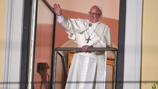 Pápež priletel do Poľska, pripojil sa k tisíckam mladých veriacich