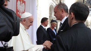 Kiska sa stretol s pápežom, pozval ho na Slovensko