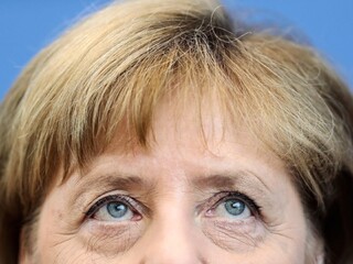 Merkelová čelila novinárom, proti teroristom má Nemcom pomôcť armáda