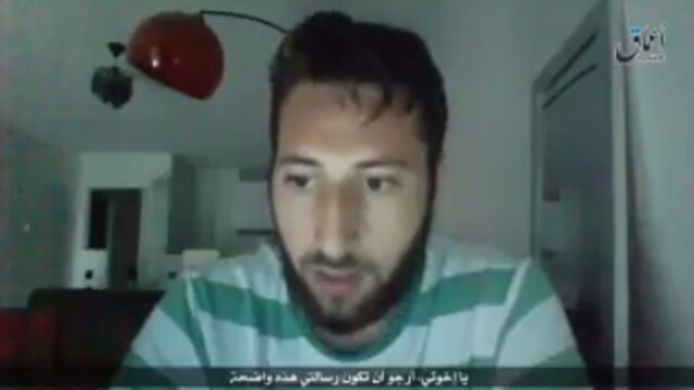 Zakúsite to, čo naši bratia. Zverejnili nové video s útočníkom z kostola