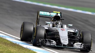 Rosberg ovládol oba tréningy pred VC Nemecka, odsunul Hamiltona
