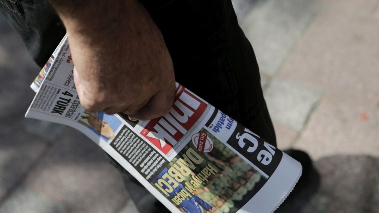 Turecko noviny muž tlač médiá novinár ilu 1140 px (SITA/AP)