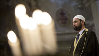 Moslimovia si uctili zavraždeného kňaza, chcú vyjadriť solidaritu