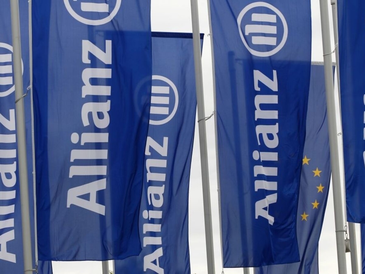 Allianz poisťovňa vlajky 1140 px (TASR/AP) 