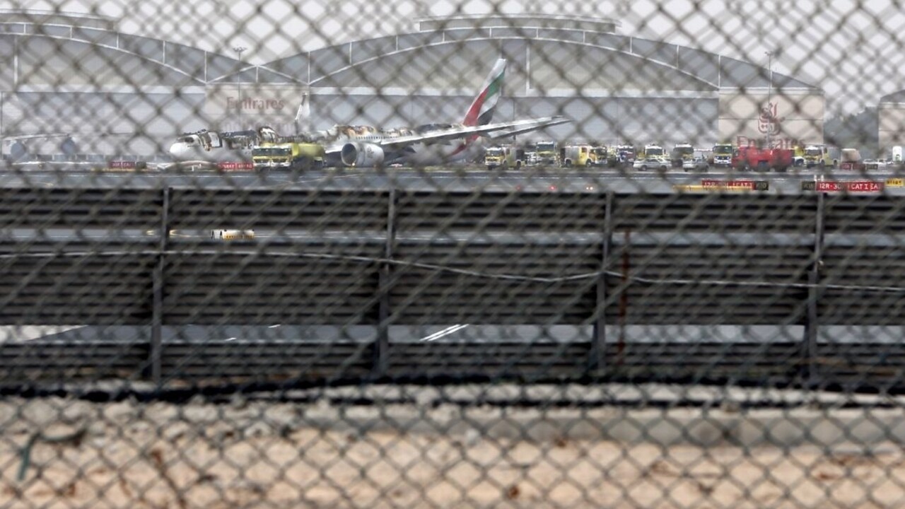 Havária lietadla v Dubaji si vyžiadala jednu obeť, trinásť ľudí sa zranilo
