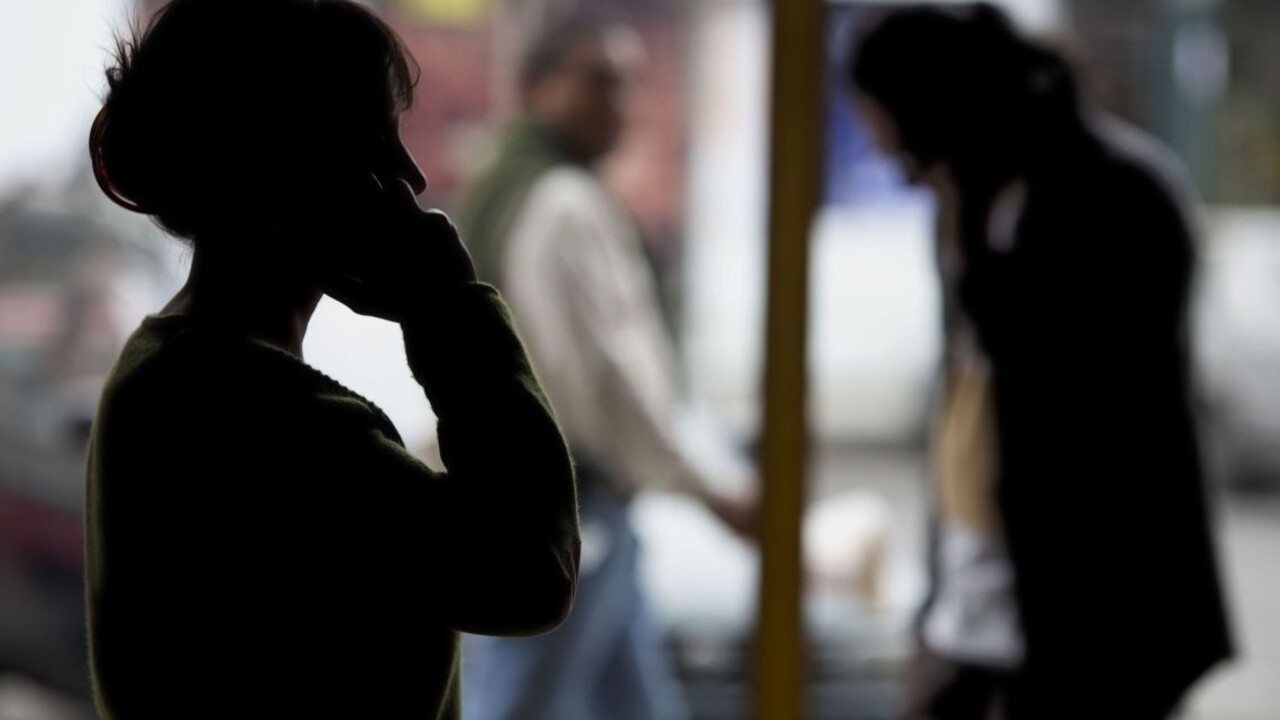 Nemecká polícia roky masovo odpočúvala hovory, ľudia žiadajú vysvetlenie