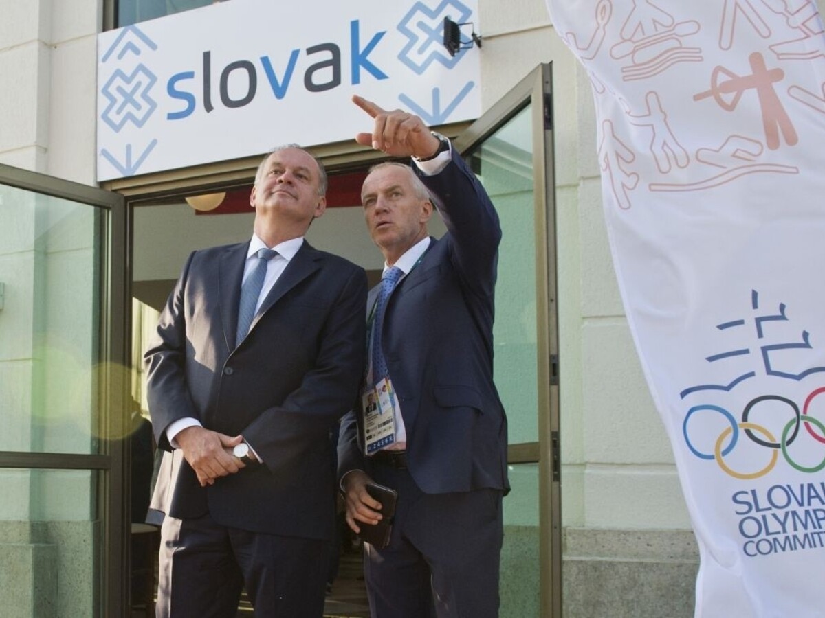 Kiska otvoril Slovenský dom v Riu, nechýbali ani exotické tanečnice